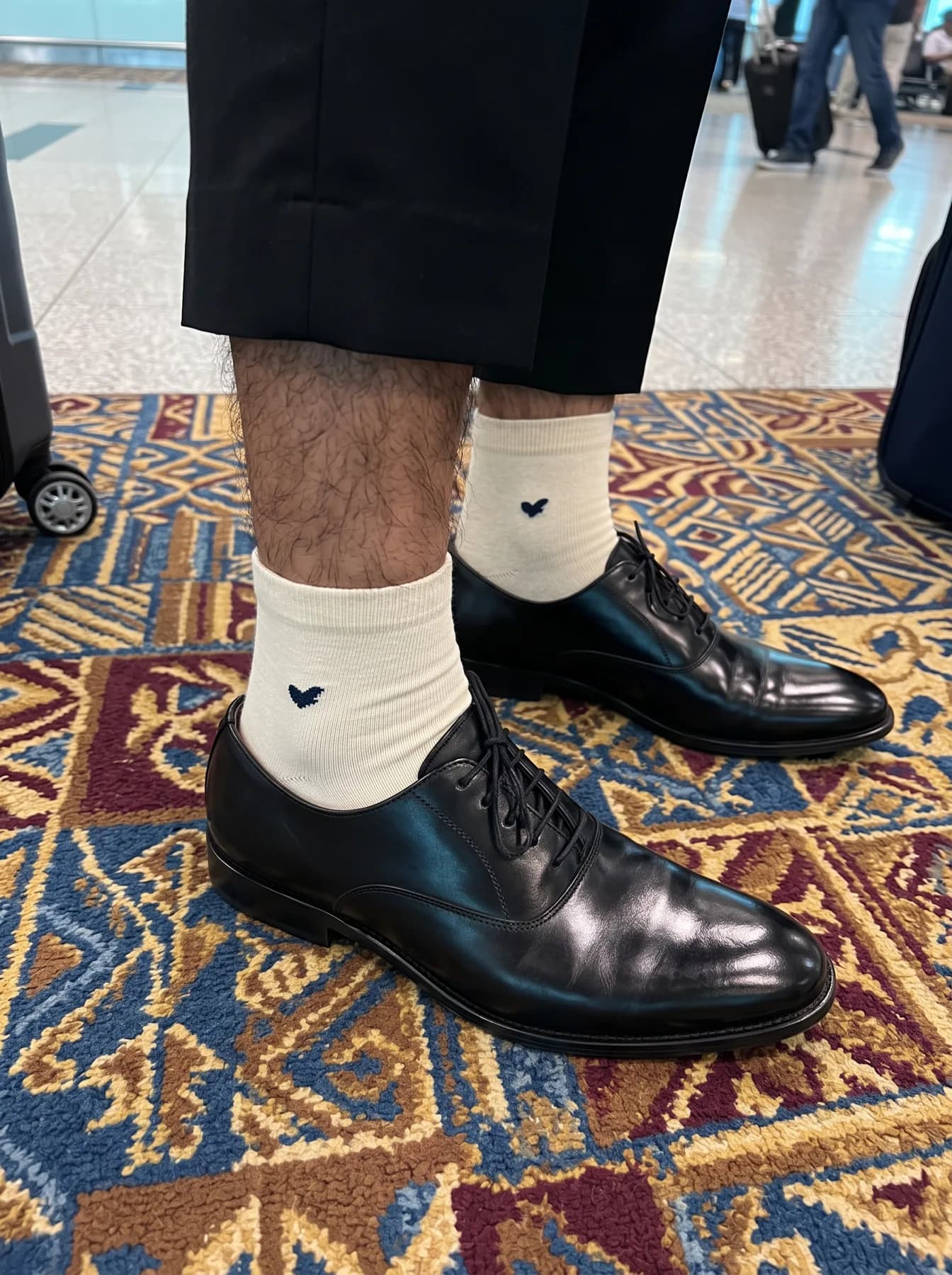 Cirrus Oat worn with black leather shoes at the gate